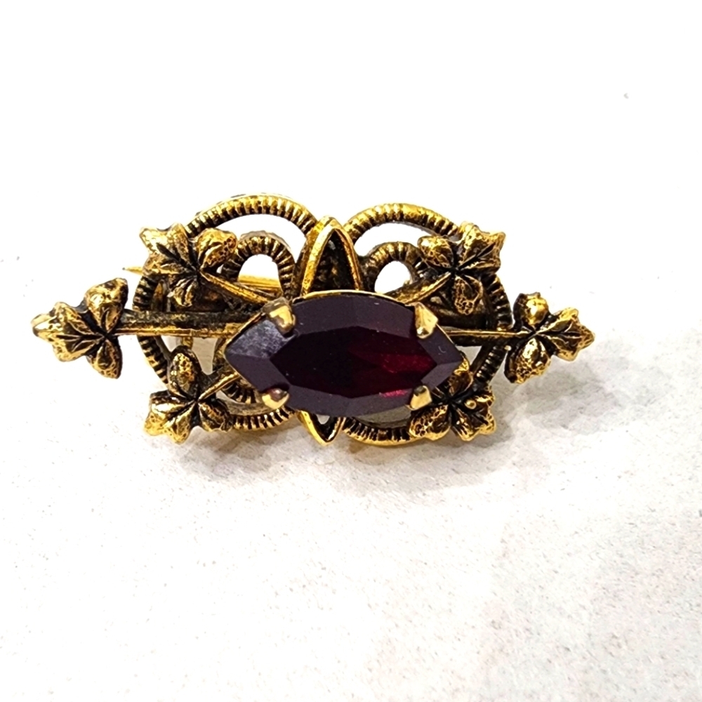 SE28 Vintage Brooch Elegant Antique Gold Color Details & Red Garnet Center Stone